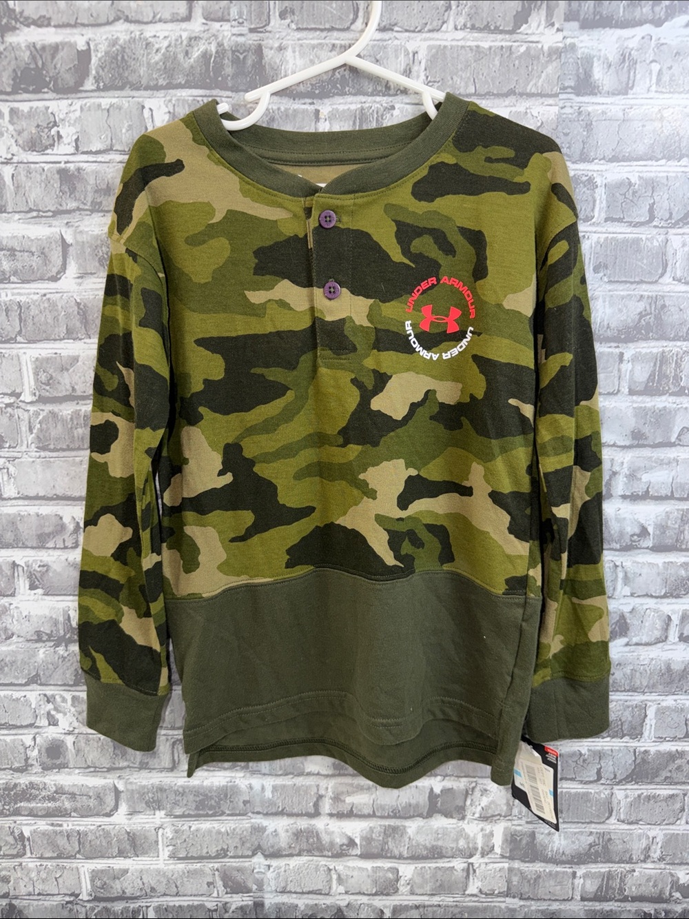 NWT Under Armour Kids Camo Henley Pullover in Olive Green and Khaki